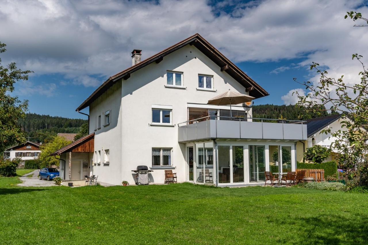 Ferienwohnung Metzler - Blick auf die Berge Göfis Exterior foto